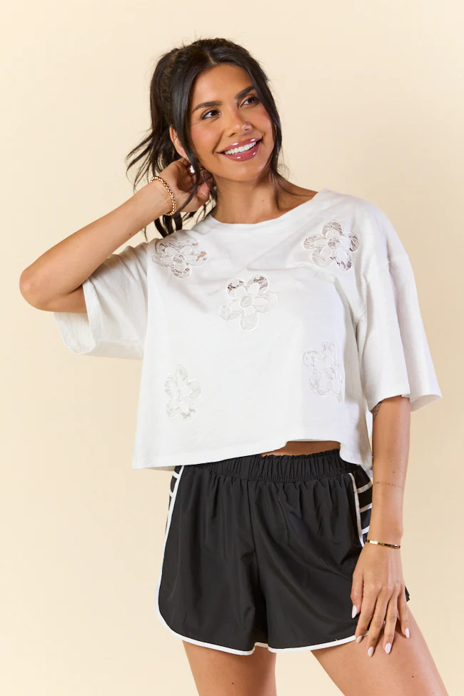 Flower-tacular Moments Daisy Embroidered Lace Short Sleeve Tee - Terpint