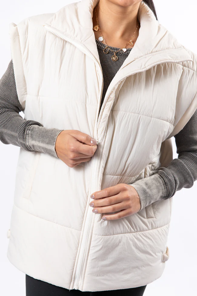 Best Bet Cream Oversized Puffer Vest - Terpint