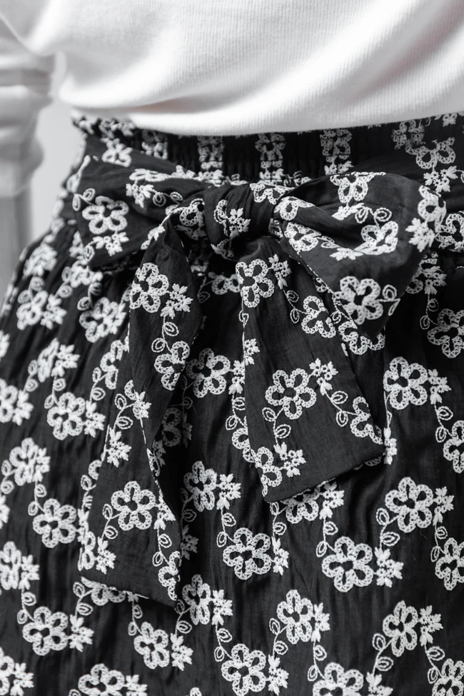 Garden Gathering Black Belted Floral Skort - Terpint