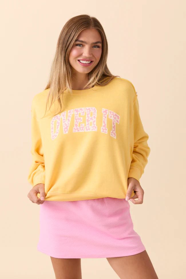 Over It Daisy Print Yellow Raw Hem Fleece Graphic Sweatshirt - Terpint