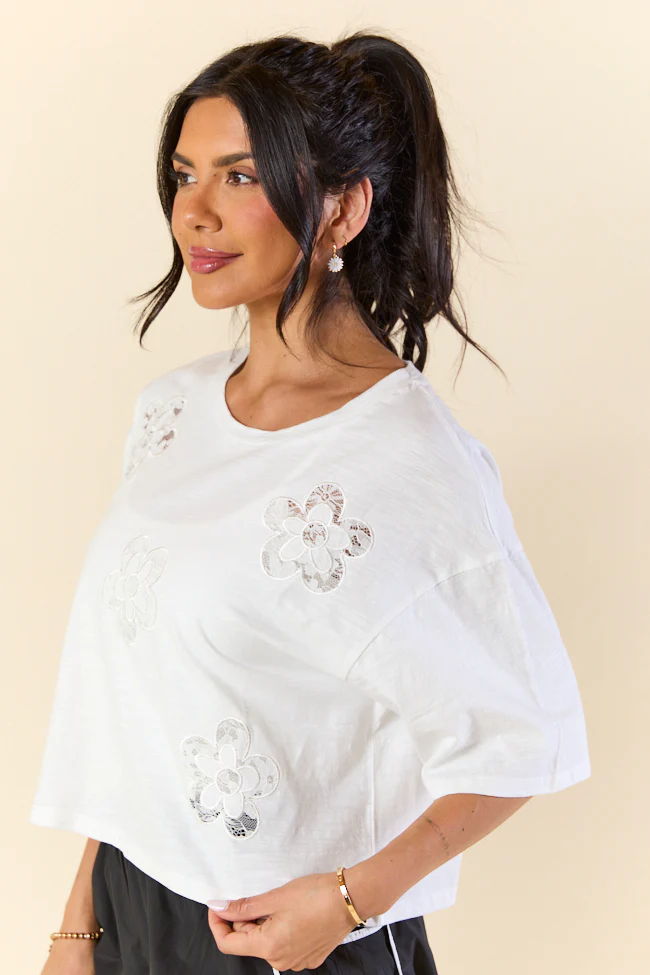 Flower-tacular Moments Daisy Embroidered Lace Short Sleeve Tee - Terpint