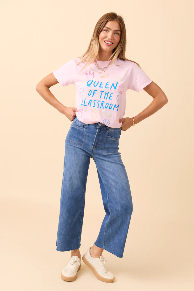 Queen Of The Classroom Light Pink Graphic Tee - Terpint
